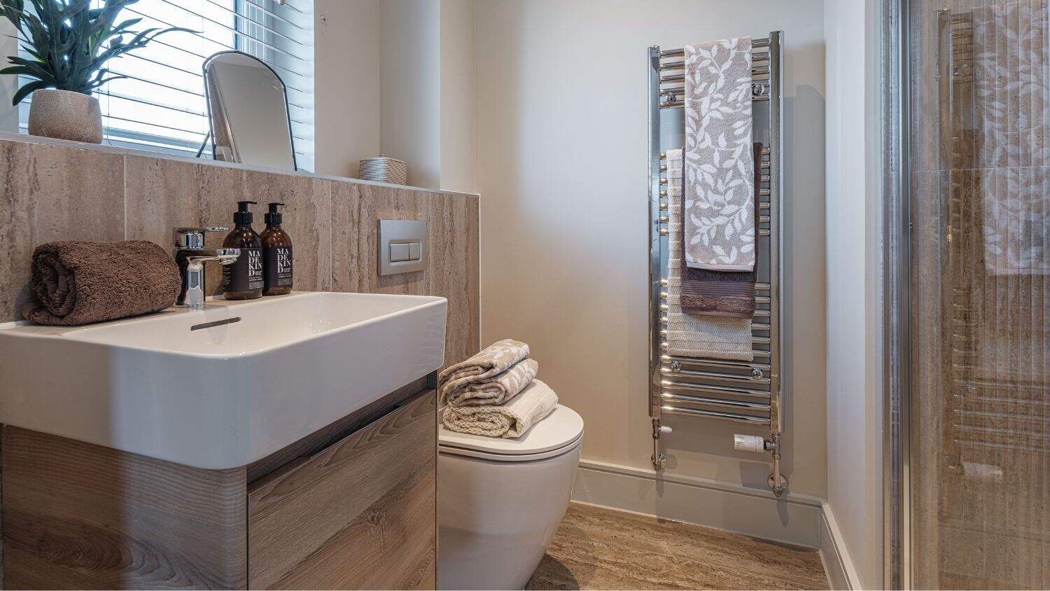 Almondell Murray Show Home en suite