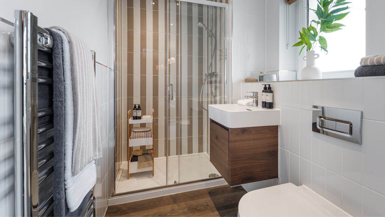 Shawfair - Leonardo Garden Room - ensuite